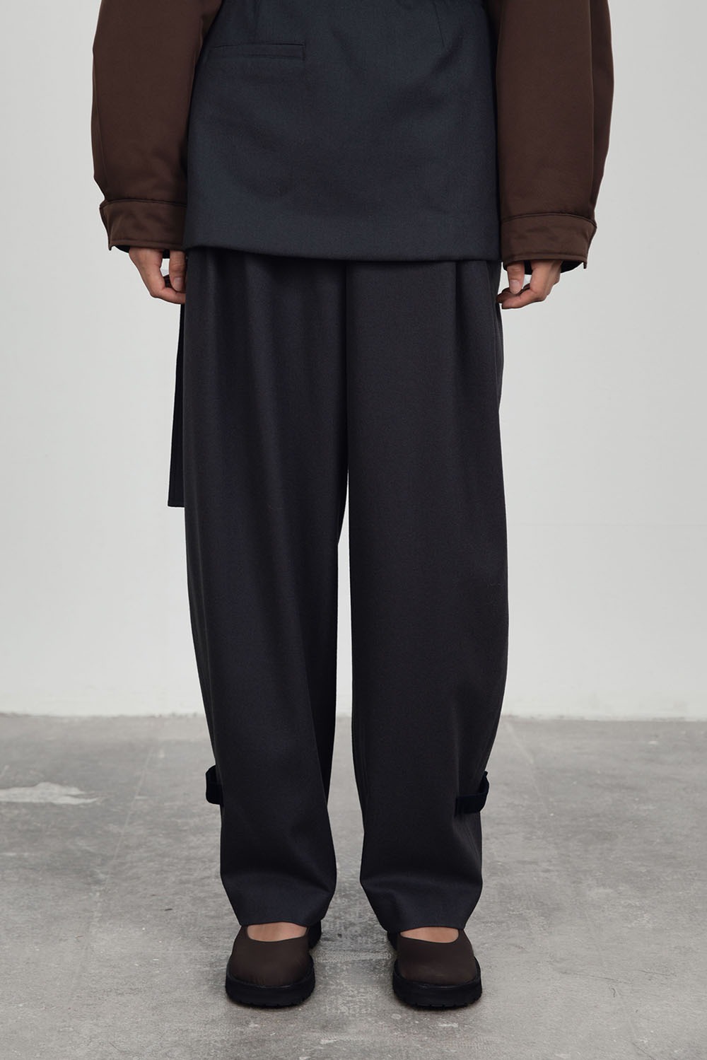 Solid Wide Tuck Wool Pants - Charcoal