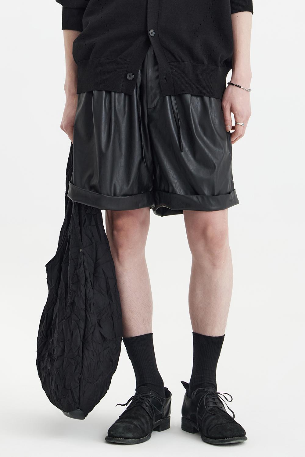 Easy Shorts - Black Leather