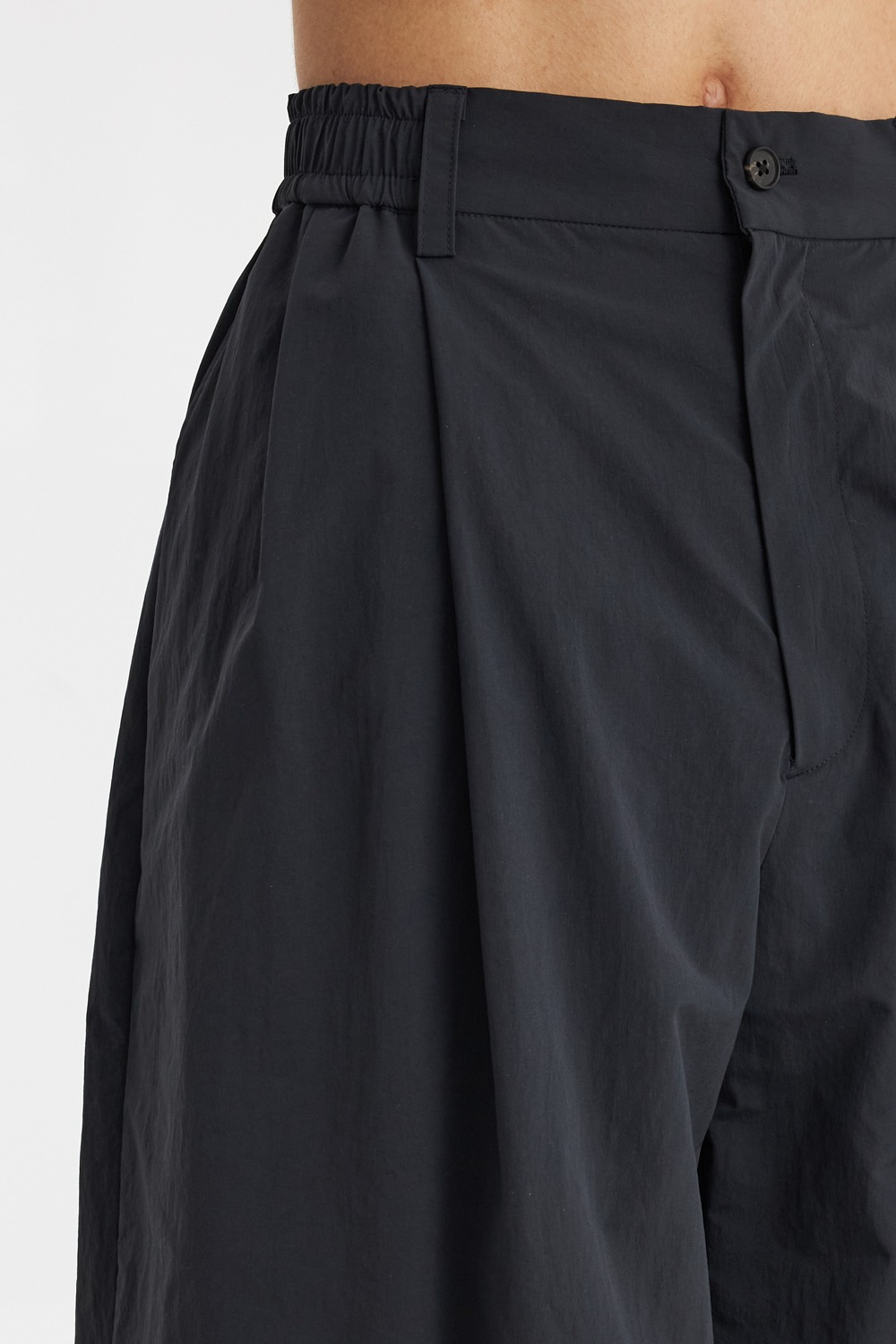 Windproof Nylon Wide Easy Short Trousers-Black
